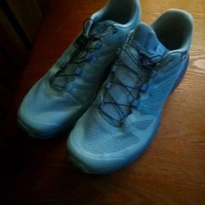 Saloman vibe running shoes